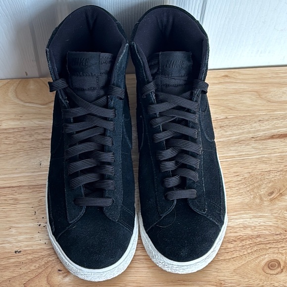 Nike Kids Black Suede High Tops. - Picture 3 of 9